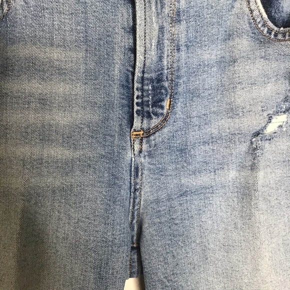 AGOLDE Sophie Crop Jeans with Chewed Hem and Waistband. - Picture 4 of 15